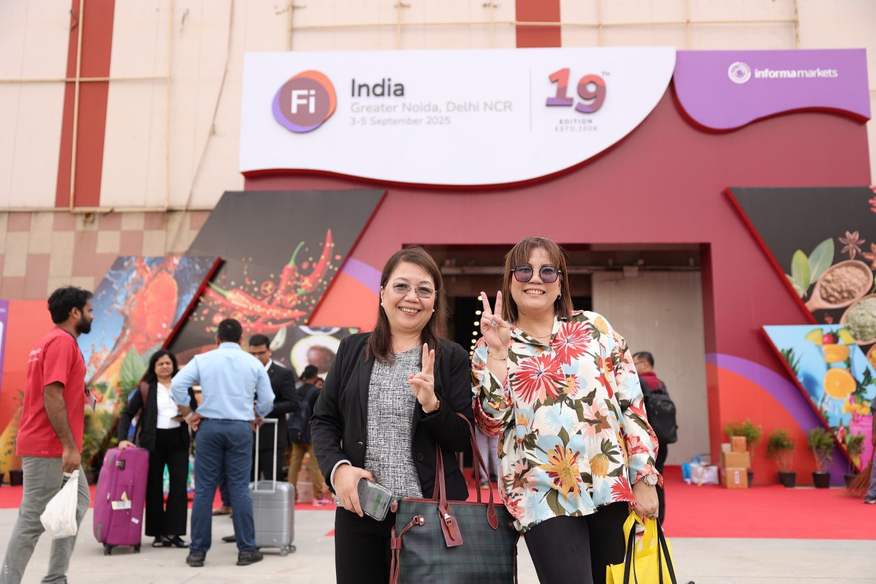 Exhibitor and attendees speaking