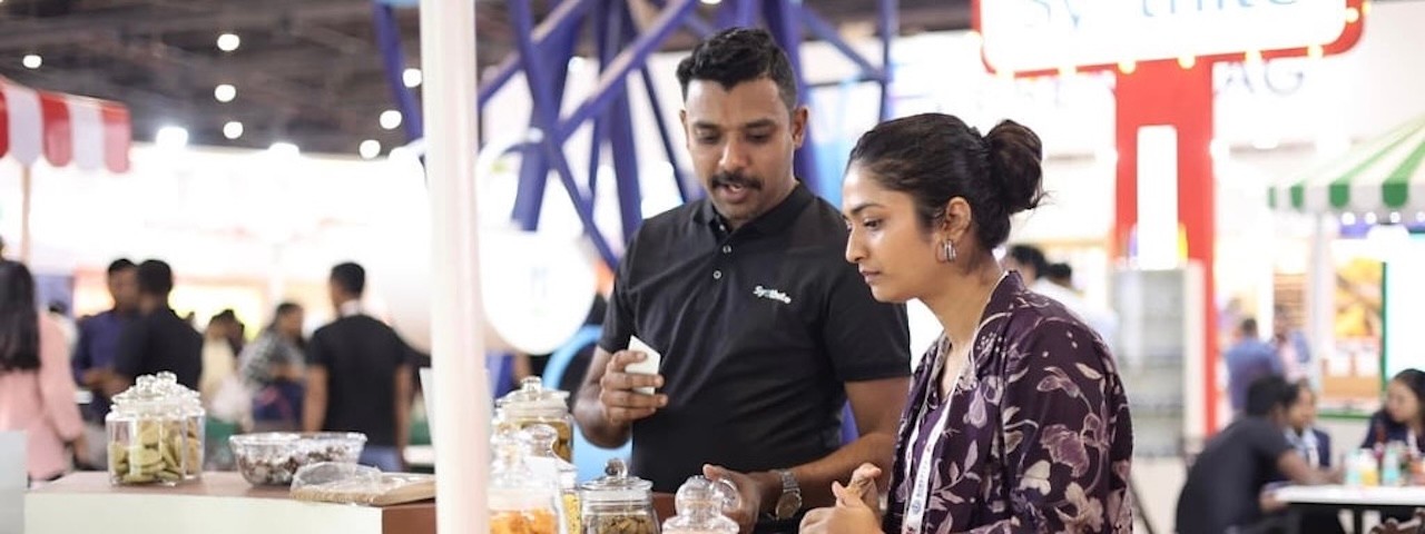 Exhibitor showing visitor a product